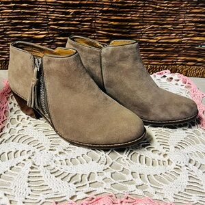 Vionic Greige Joy Serena Ankle Booties With Tassels Size 6